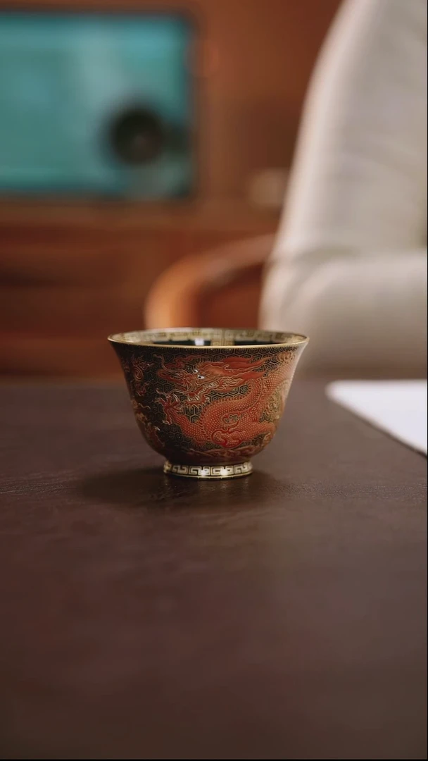 宝蕴阁珐琅彩错金银龙纹杯