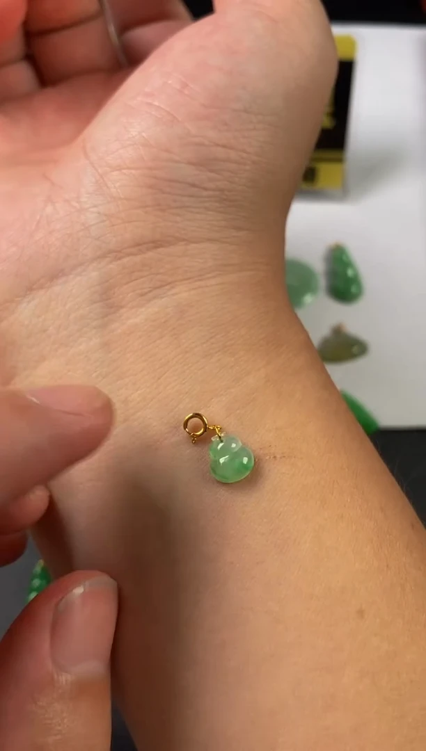 翡翠18K金镶嵌颈饰天然A货翡翠