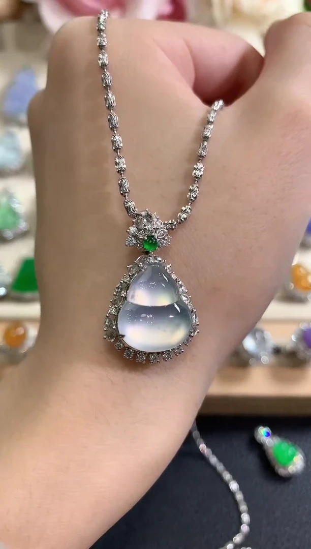 吊坠(不含链)18K金镶嵌翡翠冬日珠宝W81