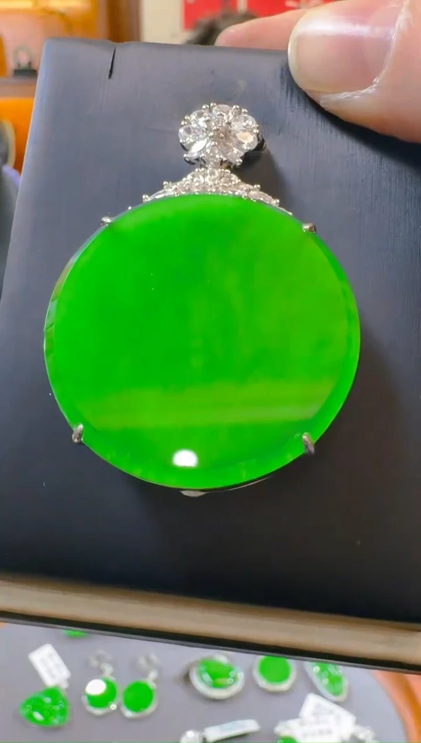 吊坠(赠链)银S925镶嵌翡翠天然A货翡翠