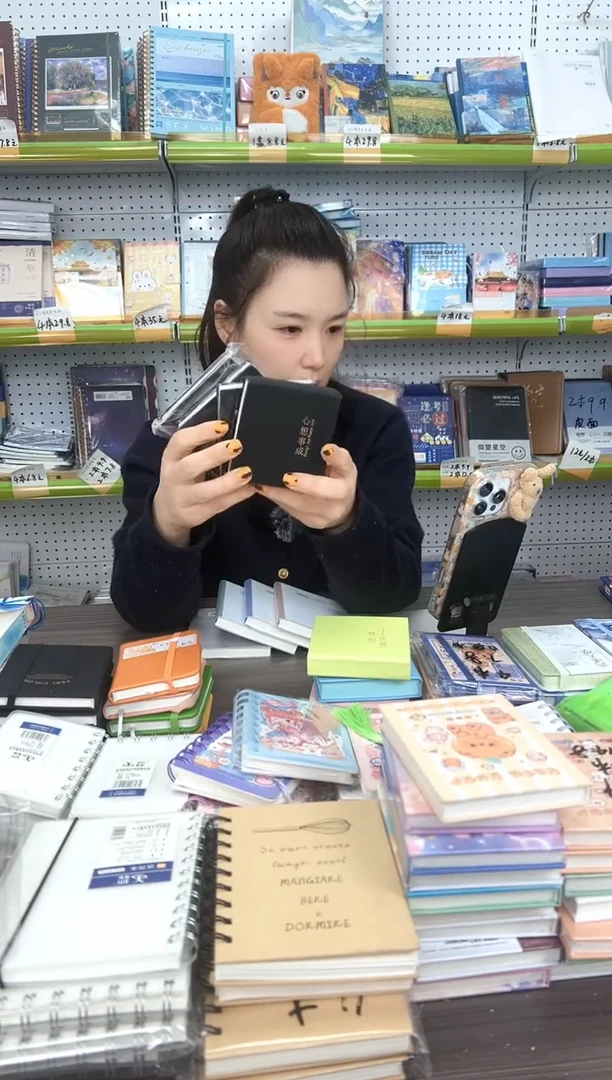 映像文创A8硬壳烫金便签本150张【黑壳封面随机】4本