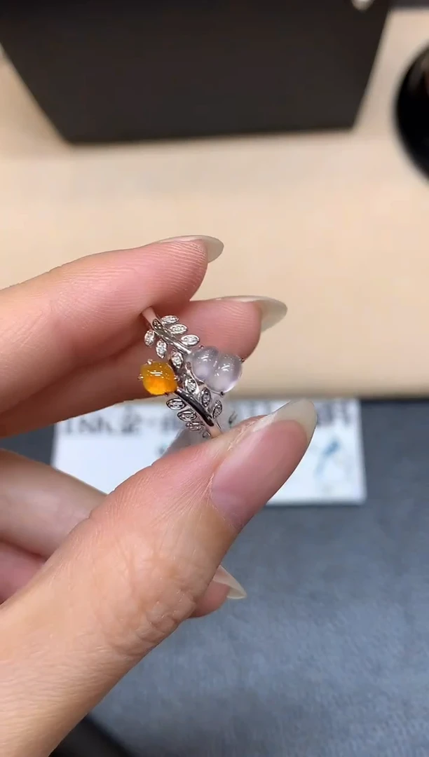 18K金镶嵌戒指翡翠葫芦【无服务费