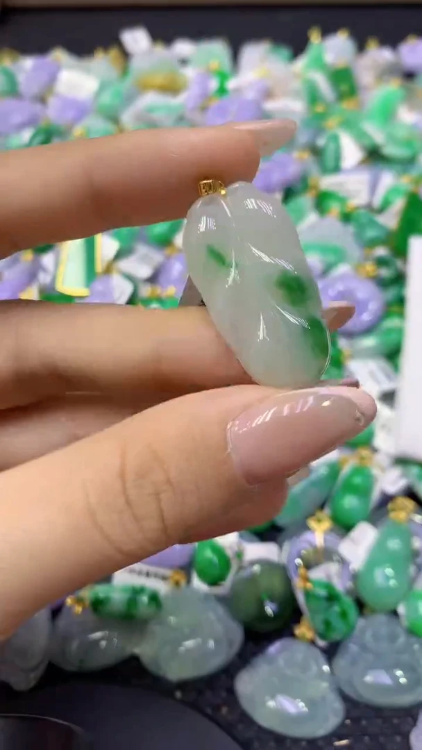 颈饰18K金镶嵌翡翠天然缅甸翡翠A货