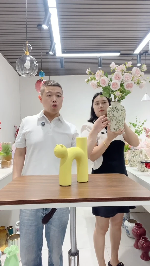 黄色猫猫不能装水陶瓷摆件