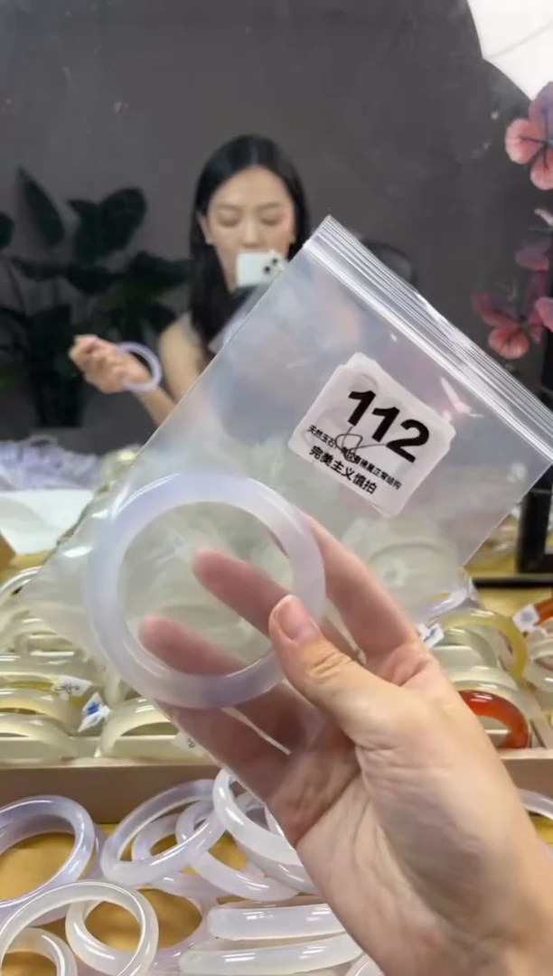 玛瑙/玉髓手镯未镶嵌112