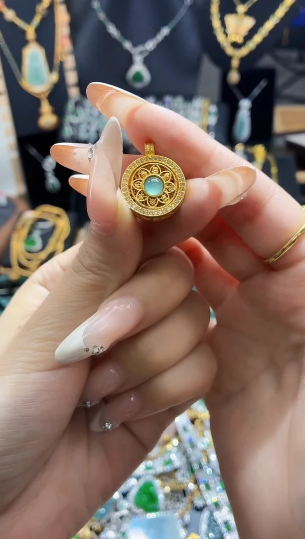 翡翠未镶嵌吊坠(不含链)天然翡翠a货 多样性发其一