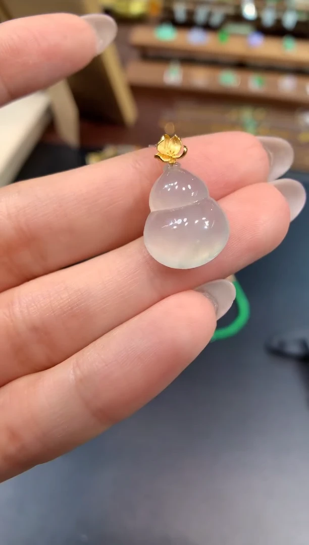颈饰18K金镶嵌翡翠葫芦