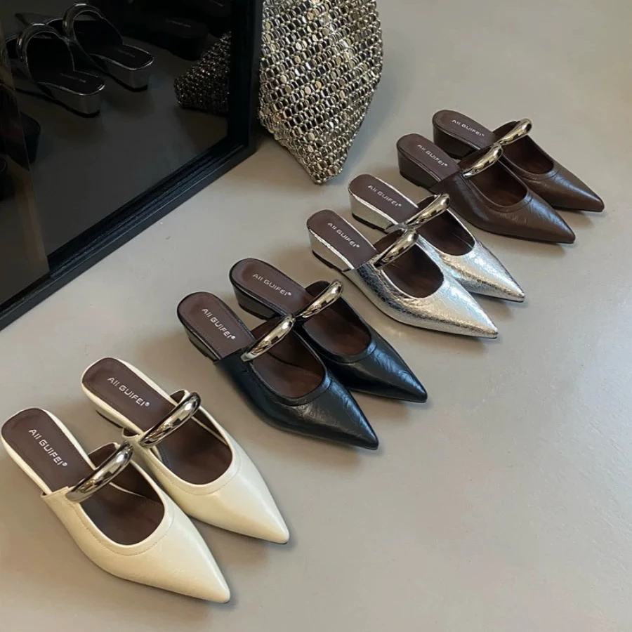 小众设计感尖头法式欧货金属粗跟搭扣包头凉拖鞋女外穿夏新款复古