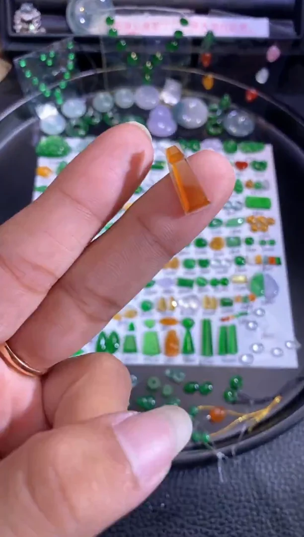 未镶嵌挂件翡翠牌