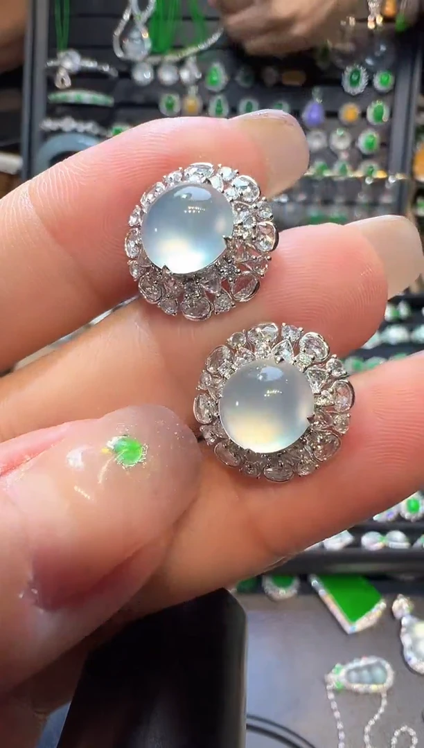 翡翠18K金镶嵌耳饰蛋面