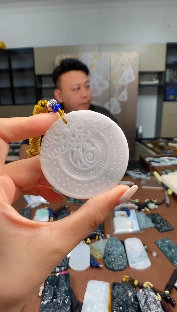 颈饰未镶嵌翡翠多样性发其一