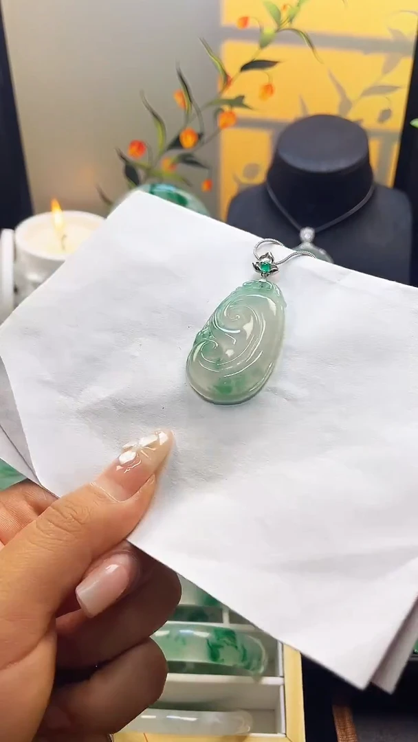 未镶嵌1石英质玉（非洲翠）如意