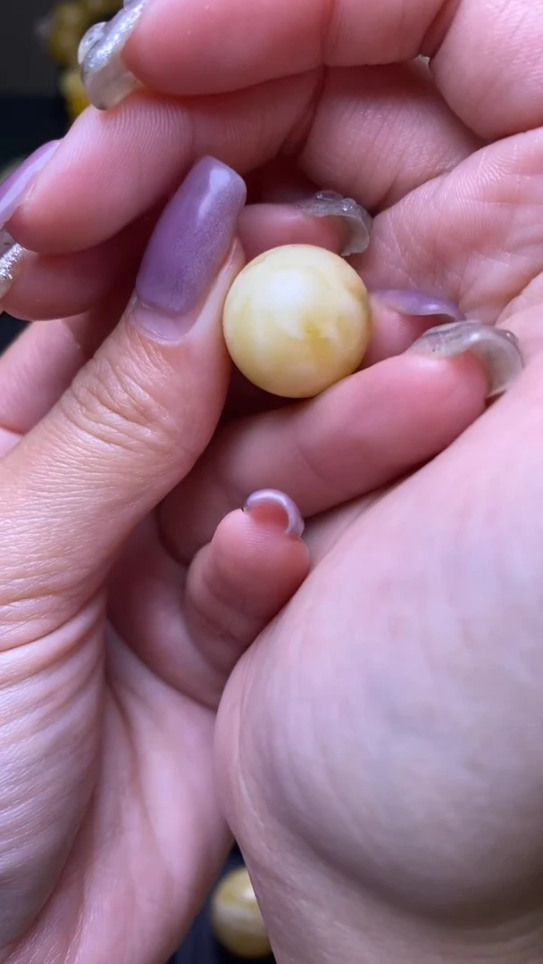 【闪购商品】琥珀裸石未镶嵌葵. 80