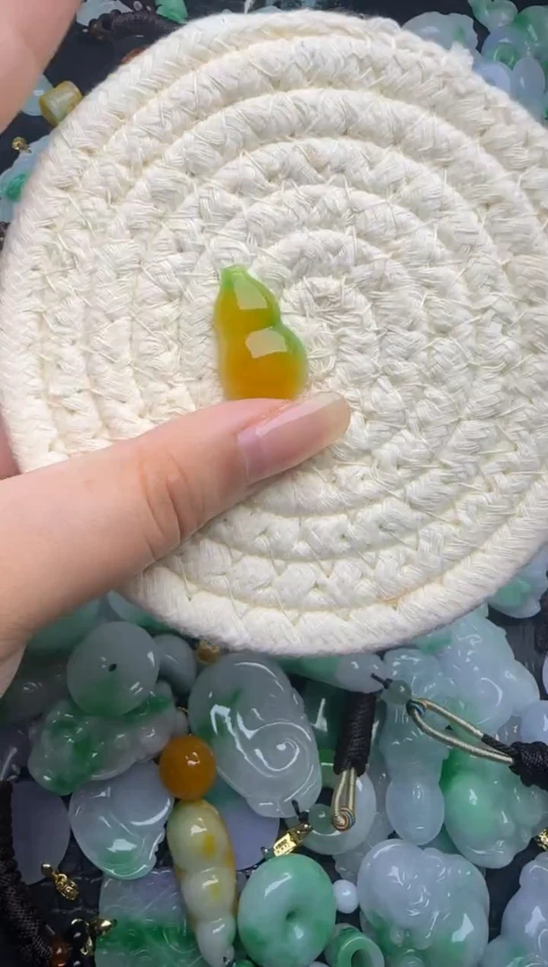 翡翠未镶嵌颈饰天然缅甸翡翠吊坠