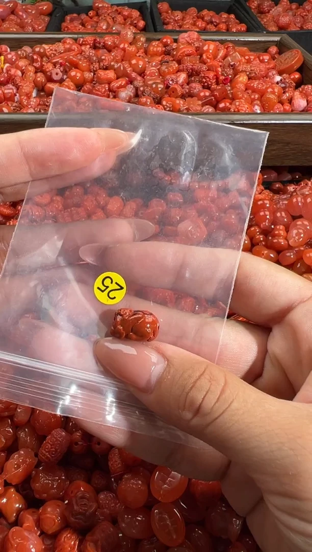 南红玛瑙未镶嵌颈饰1