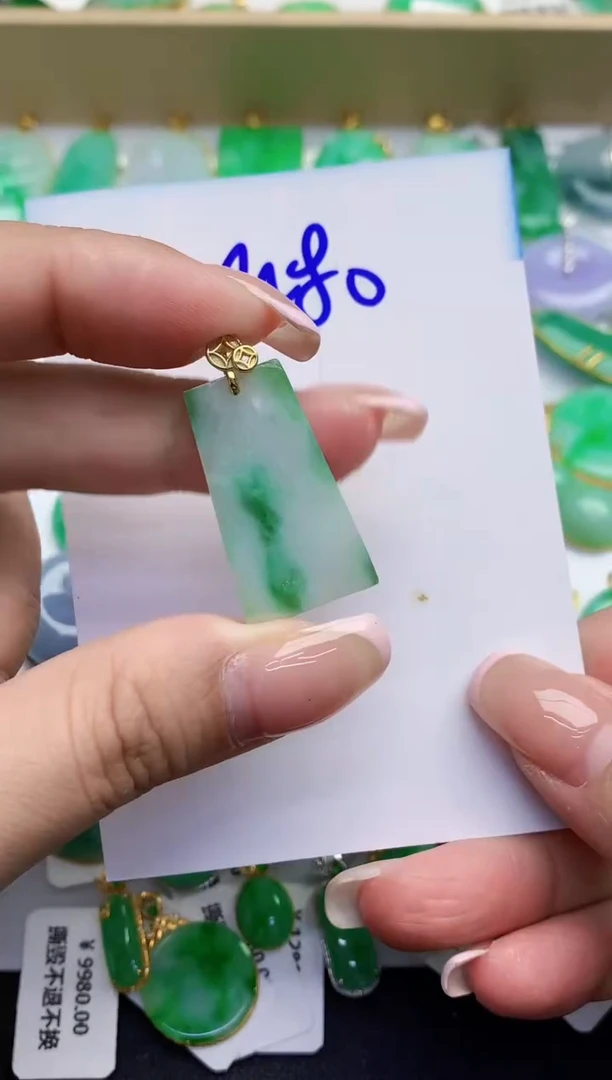 翡翠未镶嵌颈饰缅甸天然翡翠A货