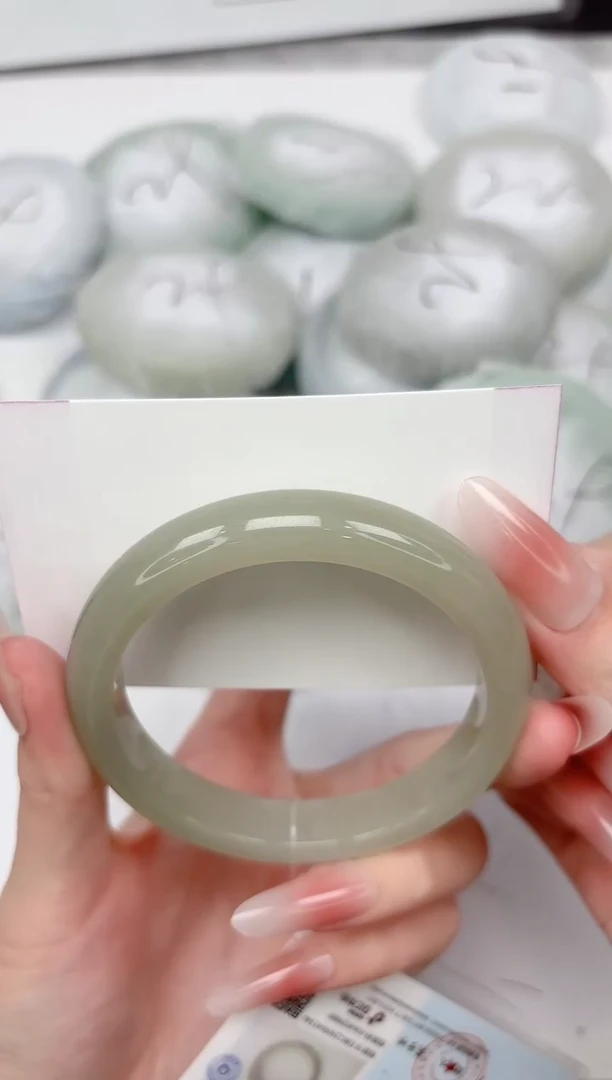 未镶嵌手镯石英质玉280-60.4