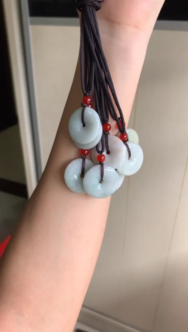 颈饰未镶嵌翡翠松**布多样性发其一