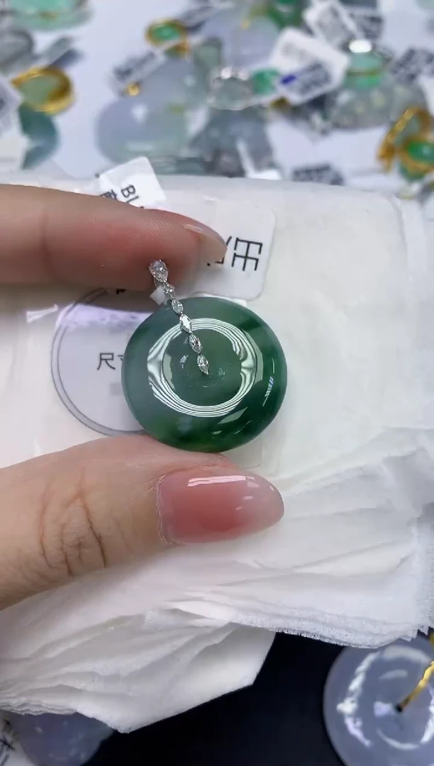 颈饰18K金镶嵌翡翠天然缅甸翡翠A货多样性发一件