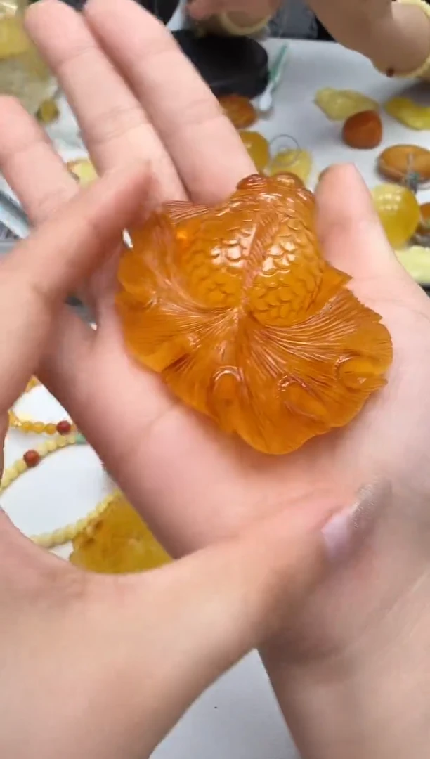 裸石琥珀未镶嵌如图