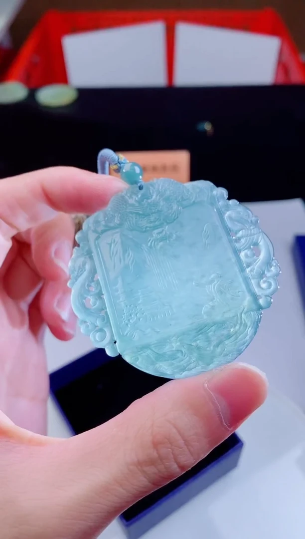 颈饰未镶嵌翡翠    `