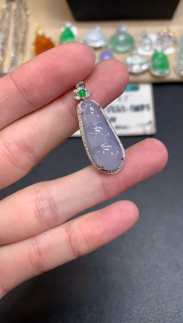 【闪购商品】翡翠颈饰18K金镶嵌福豆【无服务费】