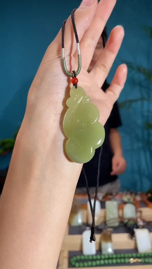 和田玉未镶嵌颈饰1