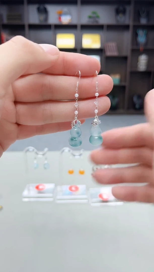 未镶嵌石英质玉（天山翠）耳饰219000