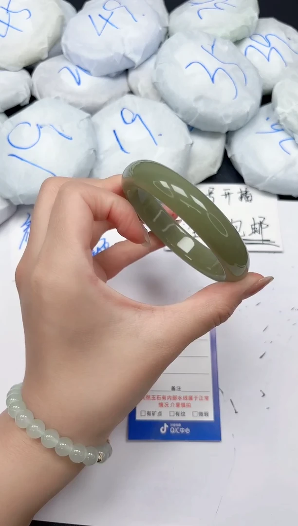 未镶嵌手镯石英质玉A128/62.4