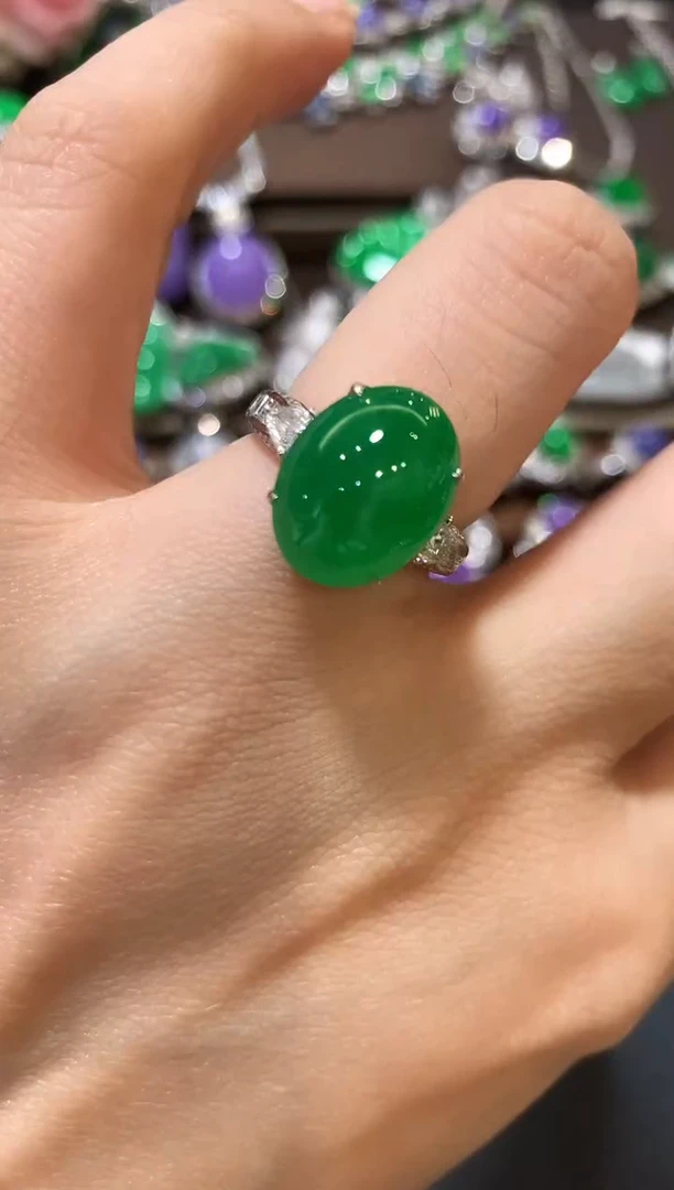 18K金镶嵌戒指翡翠行*m120