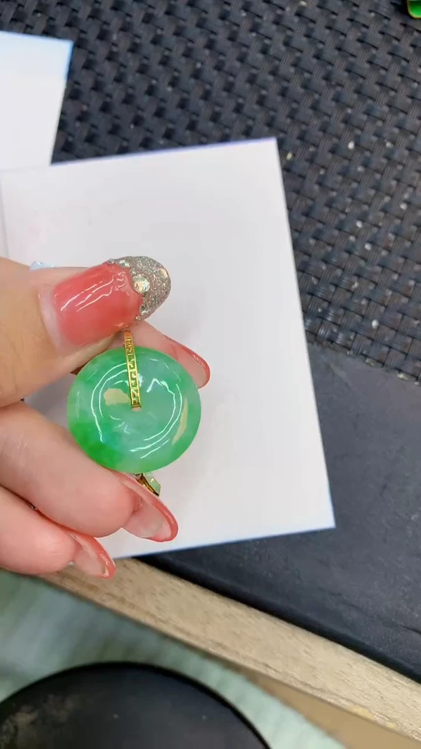 颈饰18K金镶嵌翡翠1