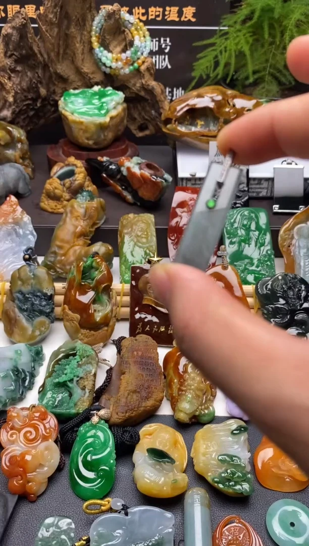 颈饰未镶嵌翡翠银镶嵌款乌鸡无事牌