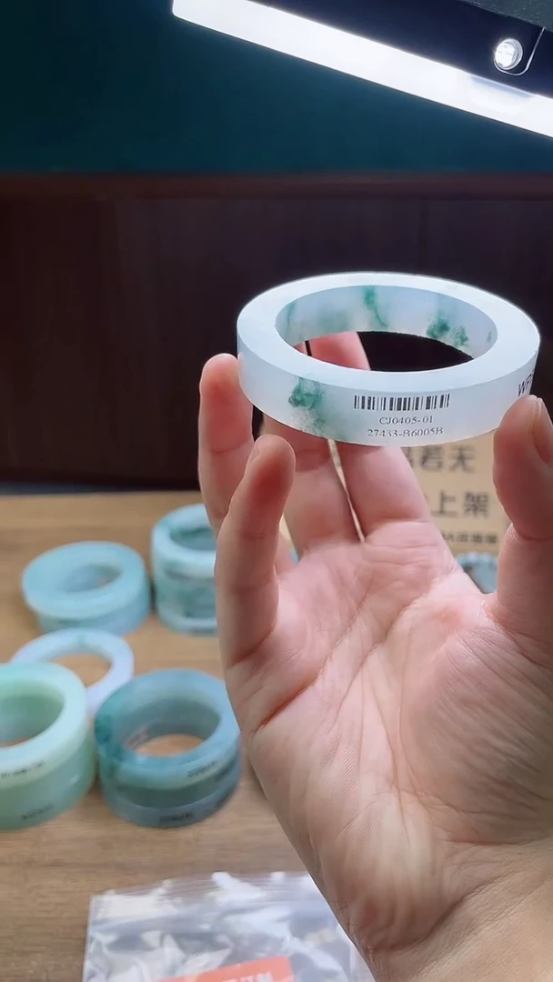 定制翡翠手镯未镶嵌老*定制