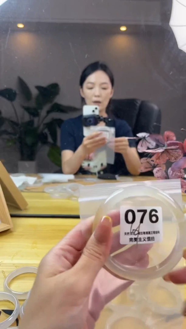 玛瑙/玉髓手镯未镶嵌076