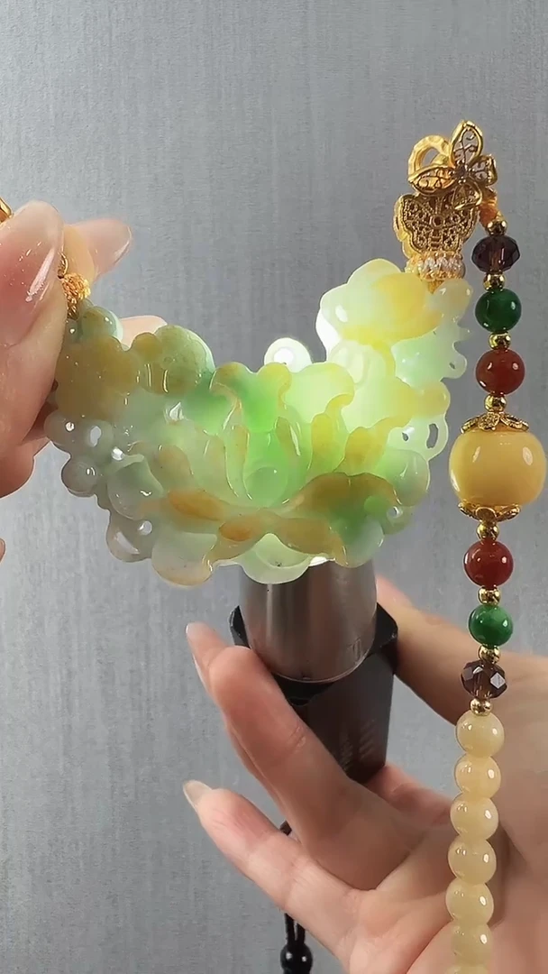 颈饰未镶嵌翡翠蝶恋花