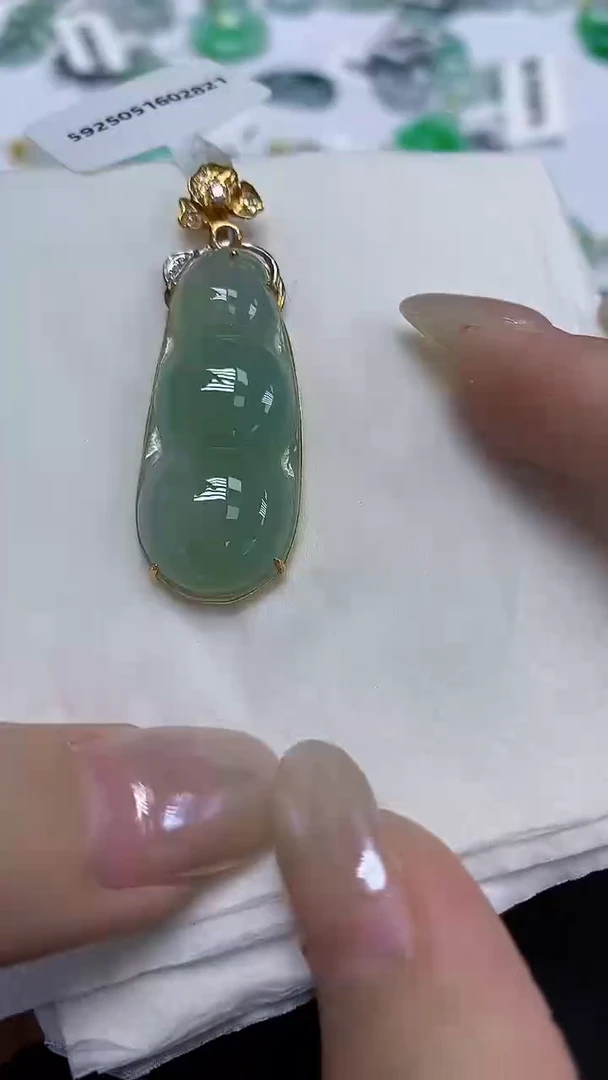 翡翠18K金镶嵌颈饰天然缅甸翡翠A货