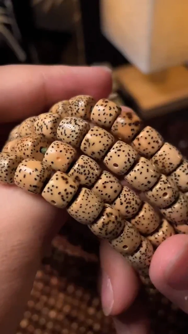 手串星月菩提精工级陈籽花皮直切8*7长串（B）