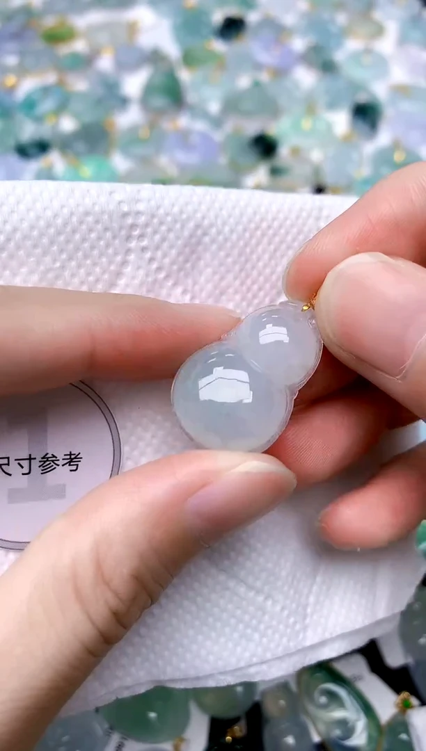 颈饰18K金镶嵌翡翠天然A货翡翠