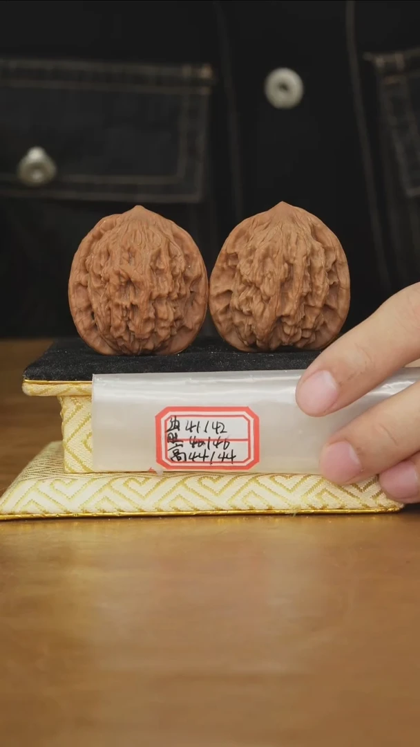 把件文玩核桃麦穗虎头