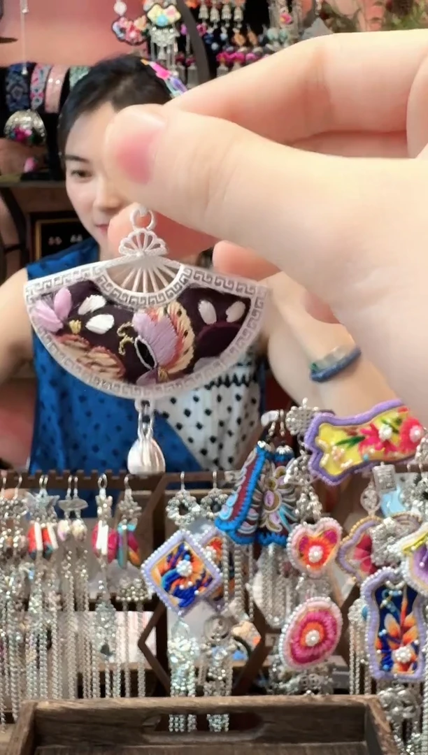 织绣云织谣民族风精美饰品   436