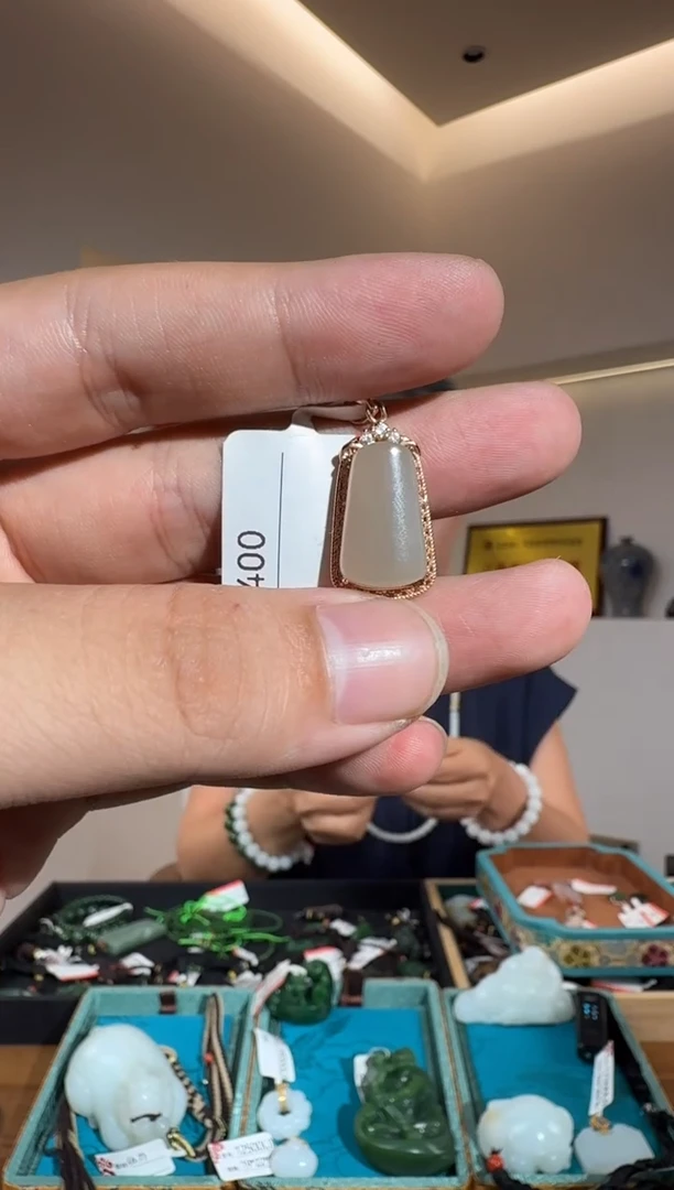 和田玉未镶嵌颈饰1