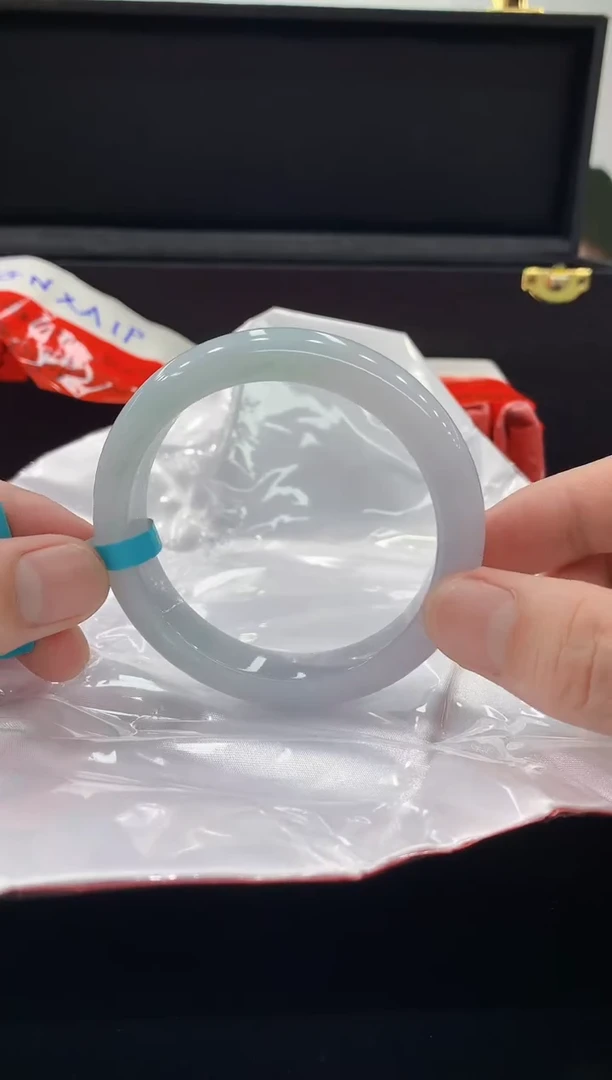 翡翠手镯未镶嵌手镯