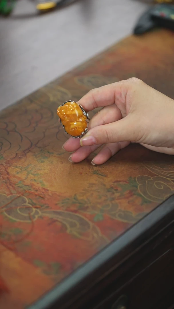 【闪购商品】琥珀颈饰银S925镶嵌貔貅戒指