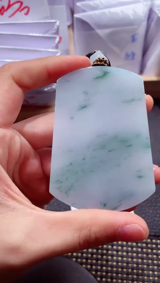 颈饰未镶嵌翡翠  000111