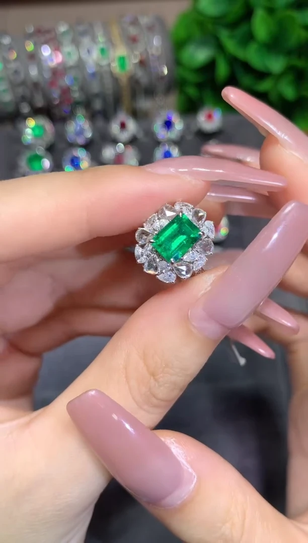 18K金镶嵌戒指祖母绿1.18CT