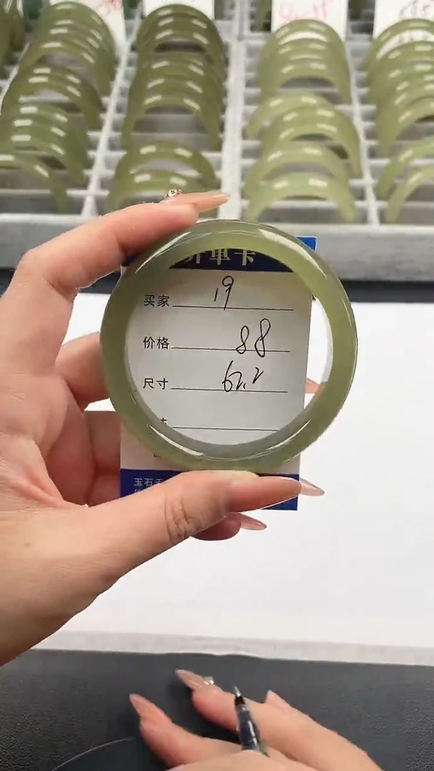 未镶嵌手镯石英质玉湖水绿62/63