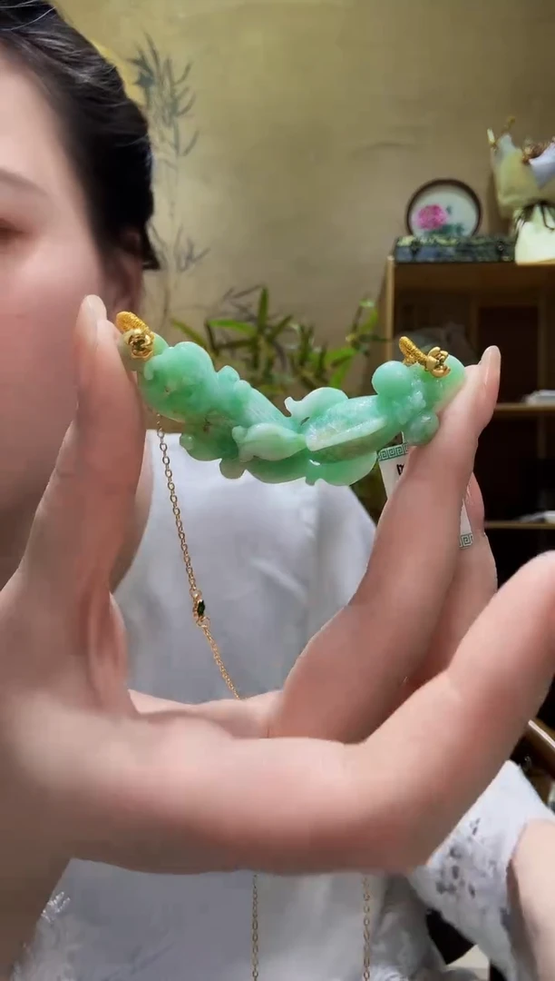 颈饰未镶嵌翡翠吊坠