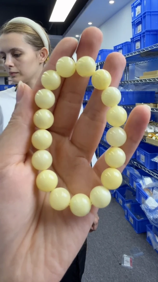 未镶嵌琥珀手链195秒拍号 假一罚三