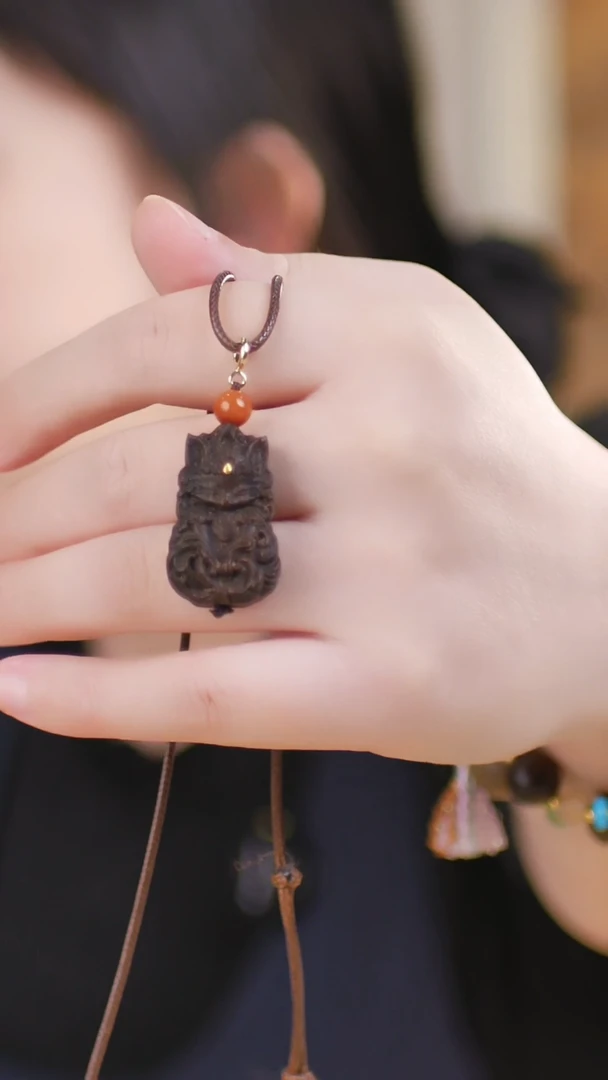 （白奇楠凤九吊坠）