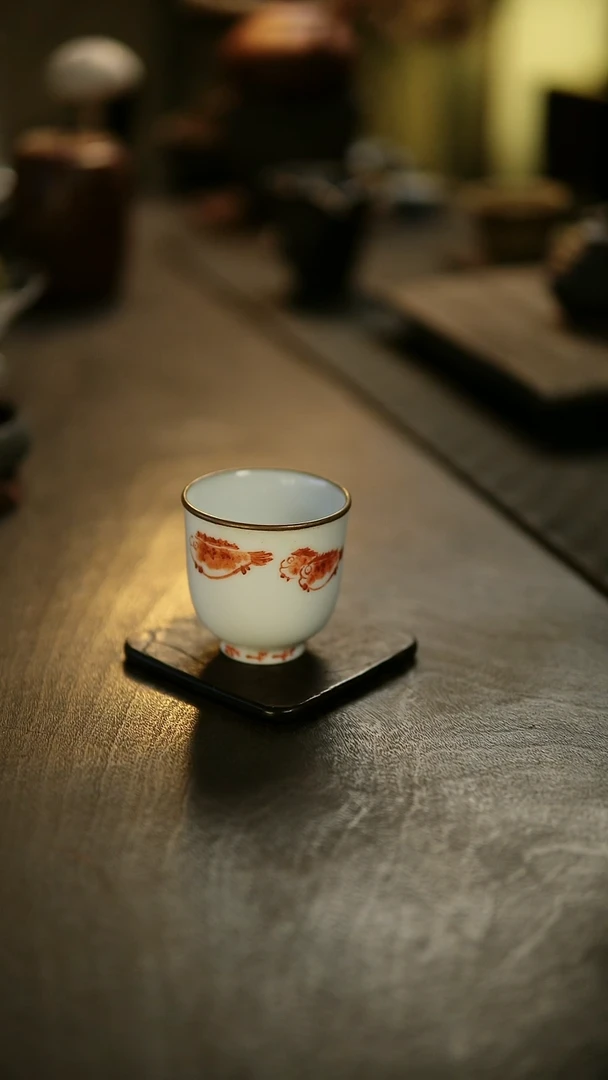 阿眠      凡巢亲书亲绘矾红鳜鱼杯